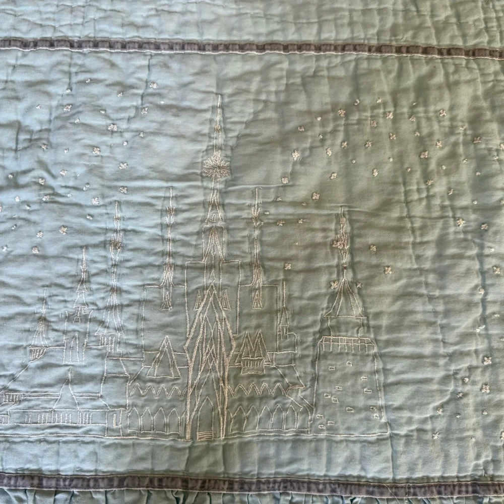 Pottery Barn Disney Frozen Blue Toddler Quilt Anna Elsa 35"x50". - Picture 3 of 9